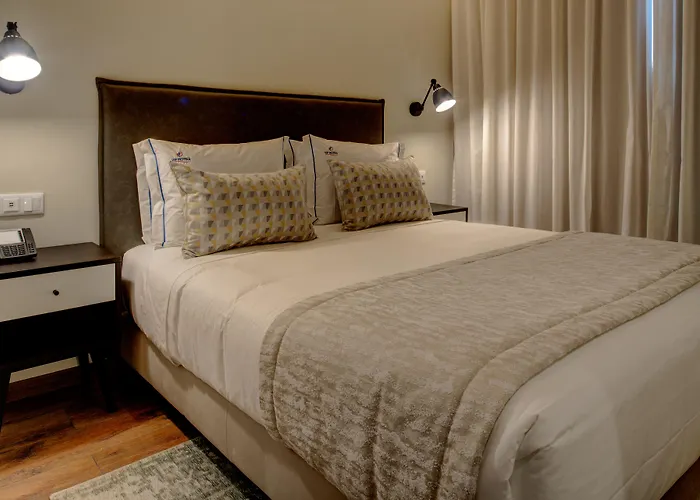 Отель Vip Executive Picoas 4*